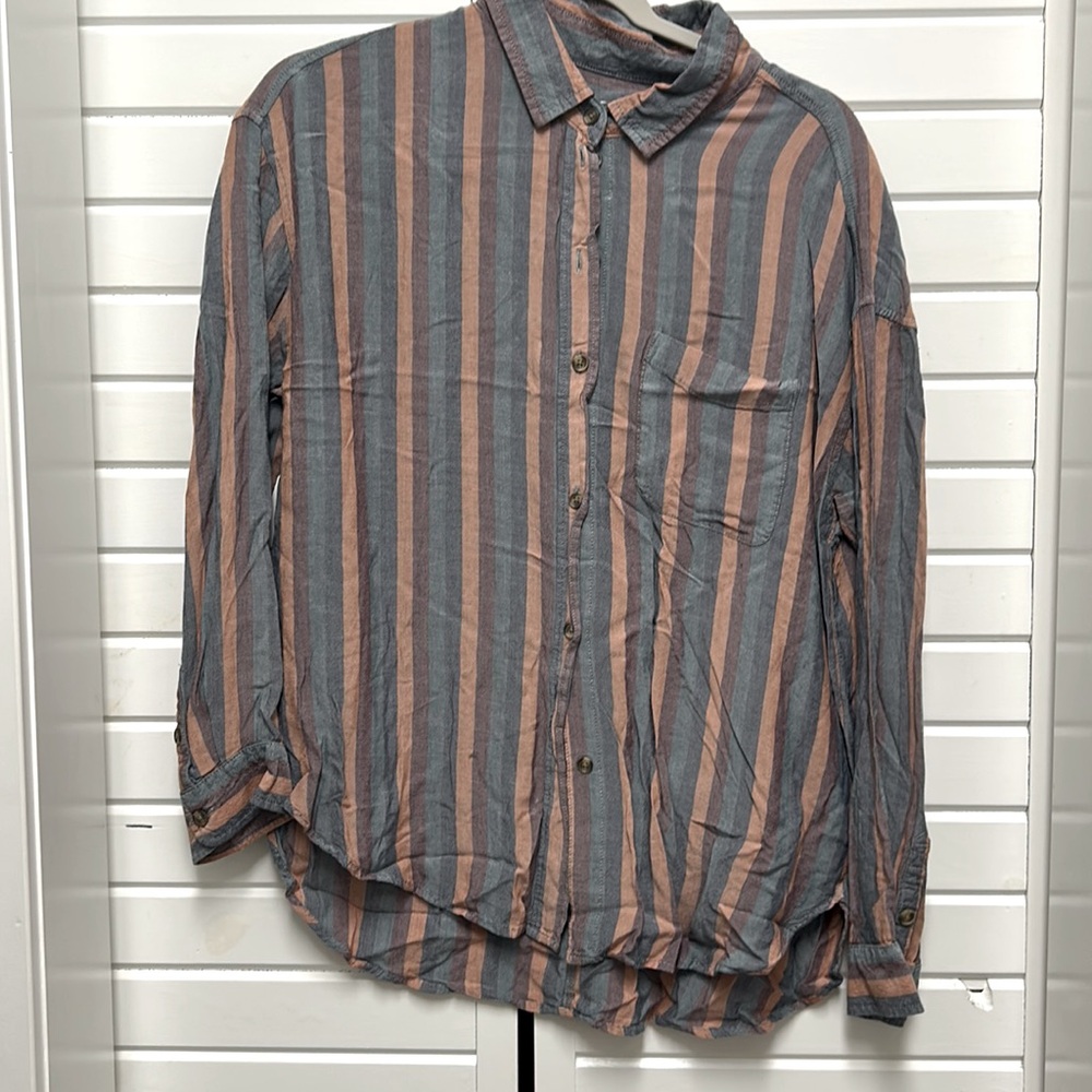 American eagle button down